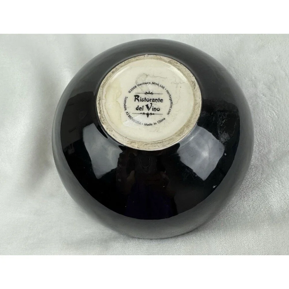 Heritage Mint, Ltd 2008 Ristorante Del Vino Waiter Soup Cereal Bowl 6 1/4 Inch